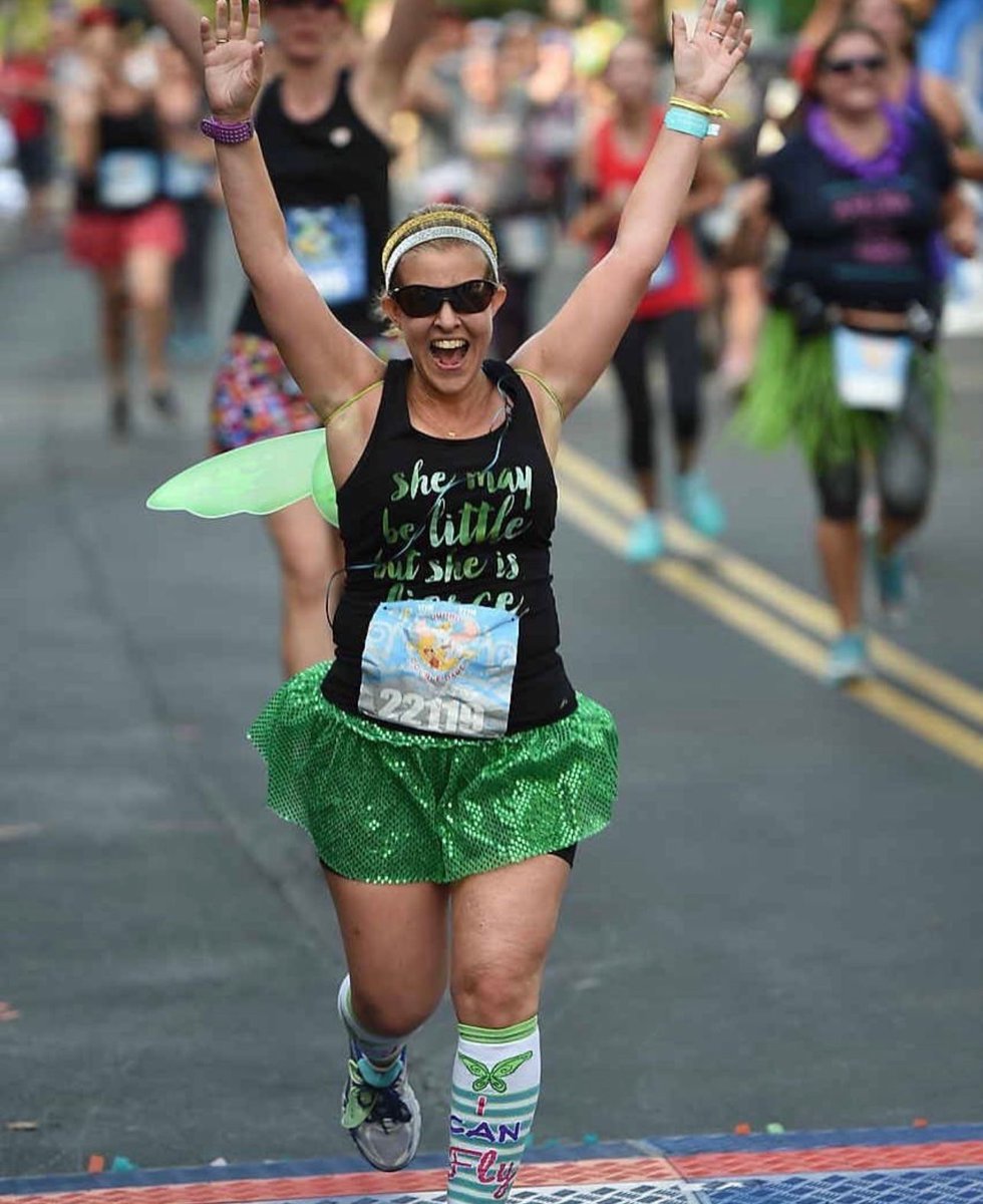 raw_threads's tweet image. She may be little but she is fierce. 💚✨ A good reminder from @laurenbsilver today! #RawThreads #RawThreadsClub #RunEveryDay #HalfMarathon #Marathon #MarathonTraining #5k #10k #motivation #nevergiveup #youcandoit #inspiration #nonsweat #athleticwear