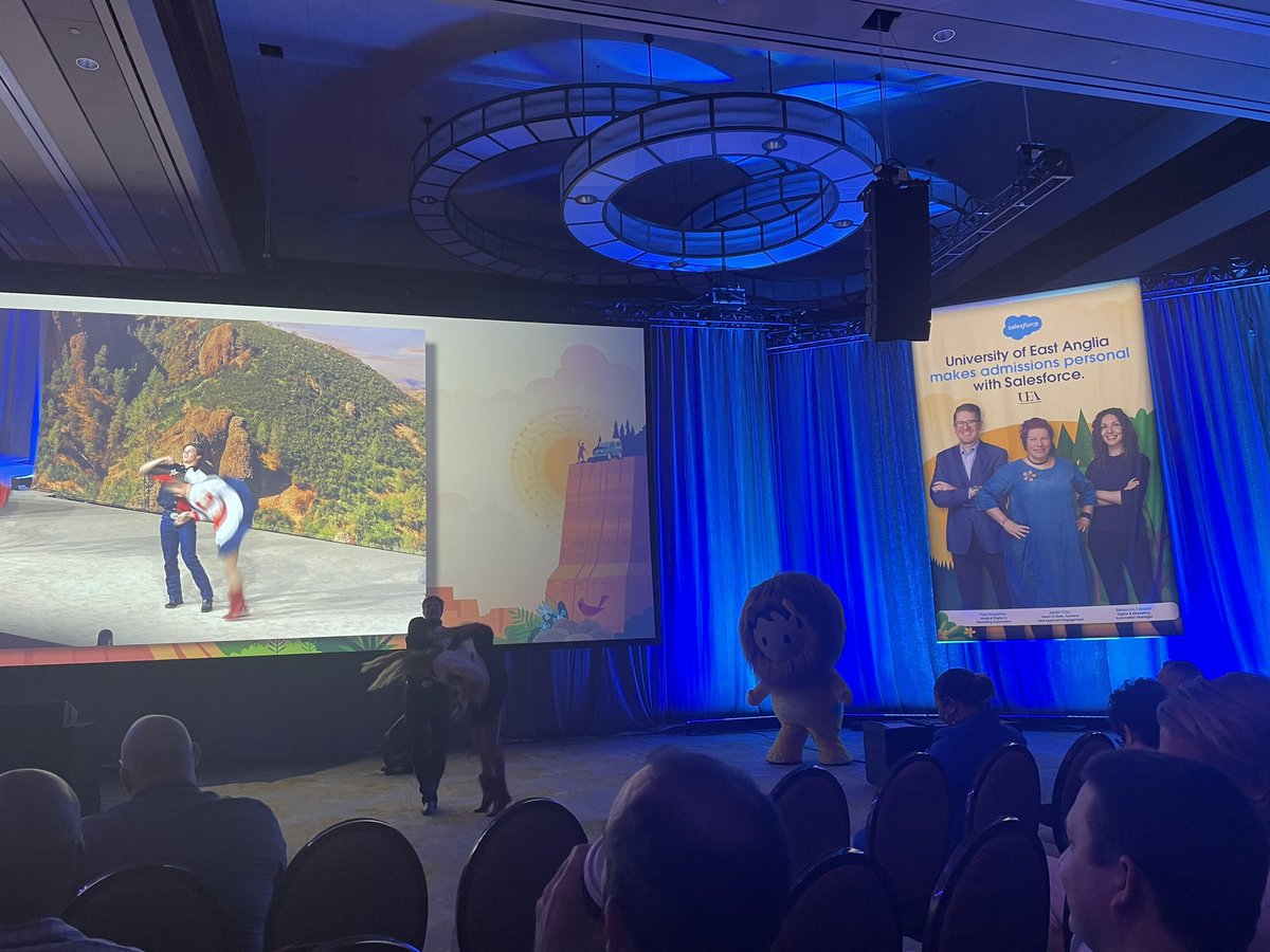 klueckeman's tweet photo. Lionheart is line dancing at  #EduSummit23 I love this conference! https://t.co/crsmXElquo