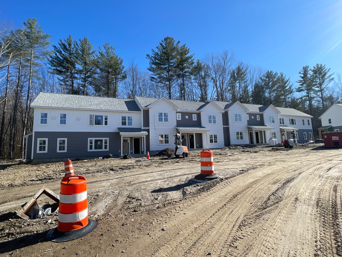 DakotaPartners_'s tweet photo. Siding work is underway at Woodland Village in Goffstown, NH!
To learn more, including leasing info, visit https://t.co/pcc2mSPlvU #DakotaDevelopments #CreatingHousingThatMatters #affordablehousing #LIHTC #PassiveHouse #PHIUS https://t.co/vp7ifvH9lH