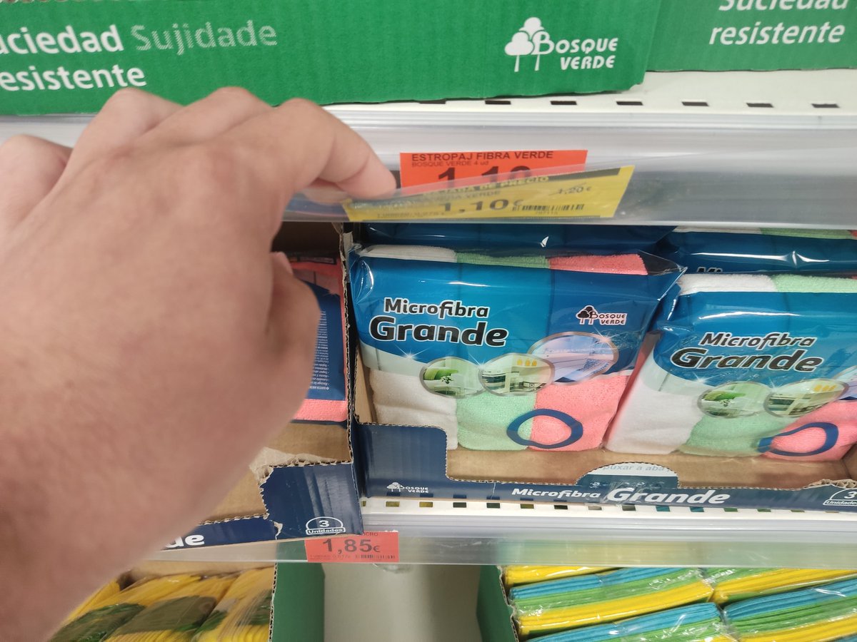 capi91's tweet photo. @Supertramp9713 De esta mañana la rebaja supuesta es de 1,20 a 1,10 y el otro es de 0,85 a 0,75. Pero el precio antiguo ya era el que es actualmente con la rebaja. Vamos un engañabobos como siempre el mercadona https://t.co/xaAnouVEDl