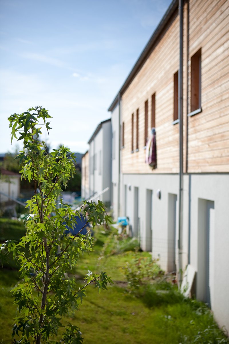 icfhabitat's tweet image. À l’occasion du #FBC23 @nvbcom_fr à Lille, #ICFNordEst signe aujourd'hui le « Pacte bois-biosourcés Hauts-de-France » de @Fibois_HDF et @cd2e1119, et s'engage ainsi sur 5 ans à utiliser une part de bois #biosourcé dans ses opérations de construction et réhabilitation ♻️