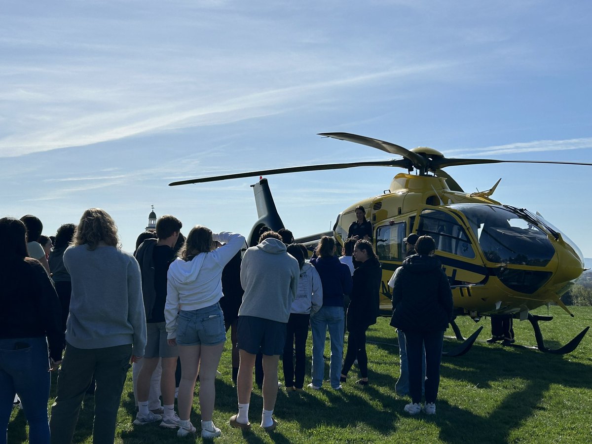 WFRDva's tweet photo. Wagon 4 and AirCare 4- Front Royal, VA set up a LZ (Landing Zone) for the Handley High School EMT students. The students were able to speak with the flight crew and the wagon crew about how both organizations work together to help patients.
#WFRD #CityOfWinchester #FlightMedic https://t.co/XYzgWZzw3N