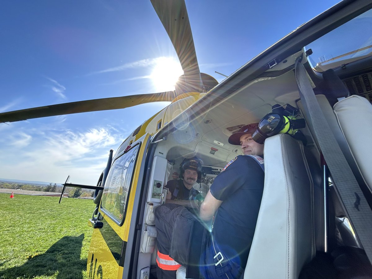 WFRDva's tweet photo. Wagon 4 and AirCare 4- Front Royal, VA set up a LZ (Landing Zone) for the Handley High School EMT students. The students were able to speak with the flight crew and the wagon crew about how both organizations work together to help patients.
#WFRD #CityOfWinchester #FlightMedic https://t.co/XYzgWZzw3N