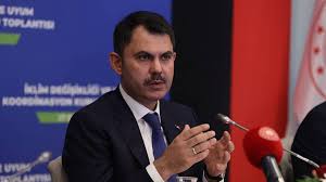 diyadinosman's tweet photo. Yazın bir kenara...
Bu seçimleri  Cumhur ittifakı kazandığı takdirde.
İstanbul ve Ankara Büyükşehir Belediye Başkanlıklarınında  yeniden AK Parti'ye yani Cumhur ittifakına dönü��ünün yolu açılacak..
Çünkü iki isim hazır durumda...
Biri Murat Kurum...
Diğeri Yavuz Ağıralioğlu 

-Ankara'da Mansur Yavaş karşısında  İP'ten HDP işbirliği nedeniyle  istifa ederek  Türk Milliyetçilerinin bir kez daha desteğini arkasına alan  Yavuz Ağıralioğlu'nu bulacak...
Öyle Türk Milliyetçilerinin oyları ile seçim kazanıp sonra HDP işbirliği yapan ittifakın başkanı olma dönemi sona erecek..
AK Parti'ye katılması beklenen Yavuz Ağıralioğlu  Ankara BB Başkanlığını kafasına koydu..
Cumhur ittifakının oylarını (AK Parti-MHP- BBP) alarak seçimi kazanacak en önemli aktör olduğu bir gerçek..
Seviliyor...
Ankara onu çok iyi tanıyor...
Çünkü Yavaş'a seçim kazandıran milliyetçi oylar gerçeği karşısında Yavaş'ın oy potansiyelini ortadan kaldıracak tek  isim o....

-İstanbul'da Ekrem İmamoğlu karşısında Murat Kurum gibi  son yılların en başarılı bakanını bulacak...
Çevre ve Şehircilik Bakanı olarak taraflı tarafsız  herkesin takdirini kazanan bir bakan gerçeği...
Bakan olduğu ilk günden bugüne önemli işlerin ve projelerin  altına imza atan Kurum'un İstanbul'un ufkunu  açan bir başkan olacağını söylersek zor mu?
Ve de en önemlisi İstanbul'u depreme hazırlayan mimarda olacak.
Murat Kurum'un  İstanbul için büyük bir şans olacağını söylemek zor değil... 

Yani;
14 Mayıs 2023 seçimlerinin sonuçları 2024 yerel seçimlerininde kaderini belirleyecek...
14 Mayıs'ı kazanan..
2024'üde kazanır...
Bu kadar net...
@murat_kurum @yavuzagiraliog