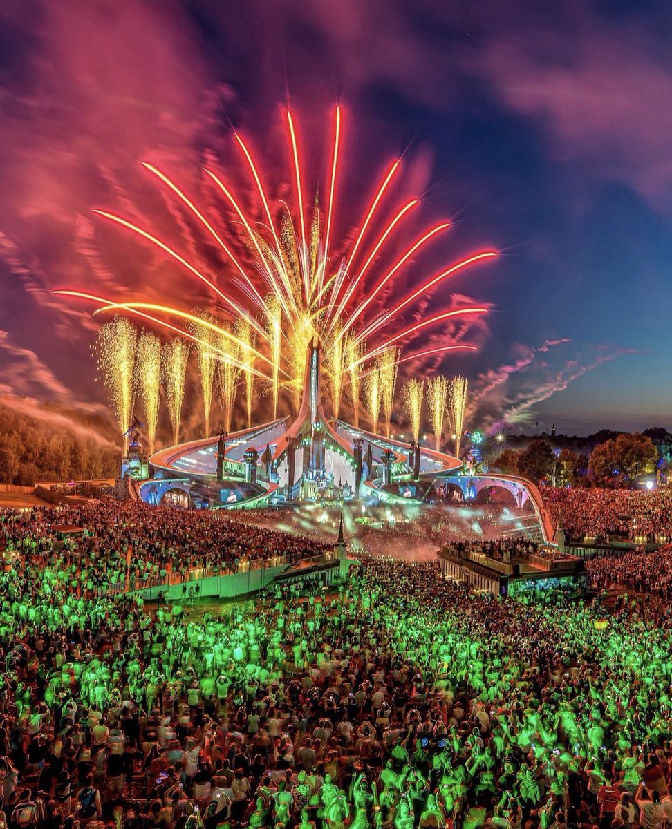 dancingastro's tweet photo. 100 days until Tomorrowland.

(📸: @AliveCoverage) https://t.co/zpE2YqDOcO