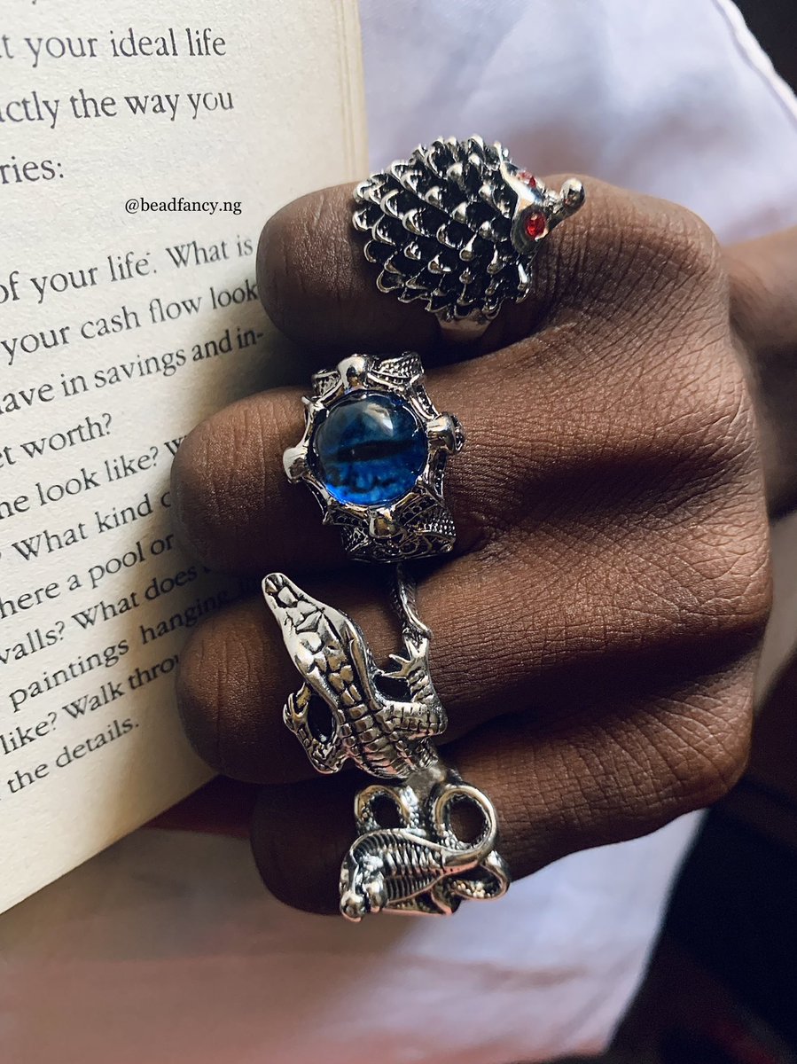 beadfancyng's tweet photo. Four random pictures of accessory design to expect from the brand!💚 

Ps: All photos originally belongs to @beadfancyng as shot by @the_nana_bakar 💚

#fancytrybe #glowinthedarkjewelry #gemstonewaistbead #abujawaistbead #beadsinabuja #gothring #BellaOkagbue https://t.co/tjVojy4hiB