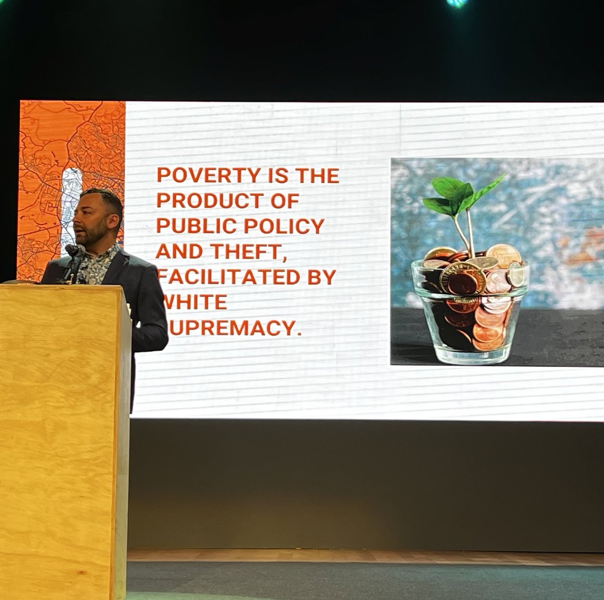 comlimao's tweet photo. “A pobreza é o produto de políticas públicas e roubo, facilitado pela supremacia branca” - Edgar Villanueva, diretor do Decolonizing Wealth Project e Liberated Capital, durante o 12º Congresso do @GIFE #DesafiandoDesigualdades https://t.co/EuxmGz71em