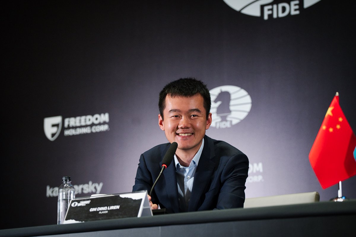 😃Una foto de Ding feliz y sonriente, nada más.