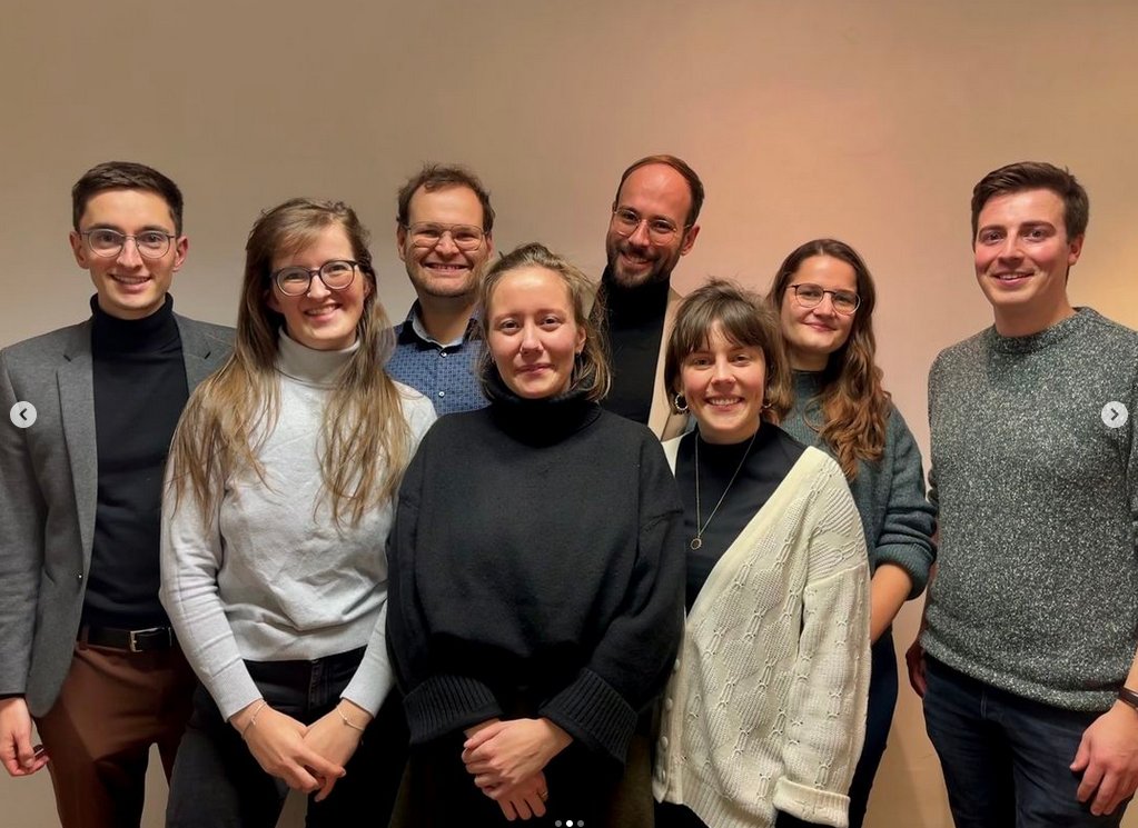 DFHUFA's tweet photo. 📣 Die DFH unterstützt ihre Absolventen*innen und Studierende bei der Gründung von Alumni-Vereinen. Reichen Sie einen Antrag ein 👉 https://t.co/BtwSKVV5LZ https://t.co/724XAz7Z0Q