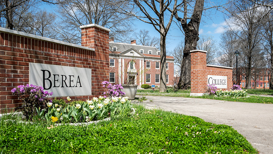CCofSouth's tweet photo. 𝔻𝕚𝕧𝕚𝕤𝕚𝕠𝕟 𝕀𝕀𝕀 𝕎𝕖𝕖𝕜

The next CCS member to be featured is Berea College

@bereacollege is a private liberal arts work college in Berea, Kentucky. It was the first college in the Southern US to be racially integrated

💻 https://t.co/baaFyPMY6Z

#WhyD3 x #D3Week https://t.co/Kho06OehDI