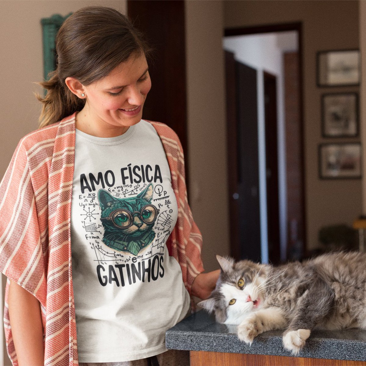 CamisetasExatas's tweet photo. 🚨🐾👕 Camiseta: "Amo Física e Gatos". Porque quem disse que não dá pra estudar Física Teórica e ao mesmo tempo amar esses bichinhos fofos?
💡#camisetasdeexatas #Física #Gatos #AmoFísica #AmoGatos #Ciência #Gatinhos #ModaGeek #CiênciaDivertida https://t.co/ahoxPPGQ6w