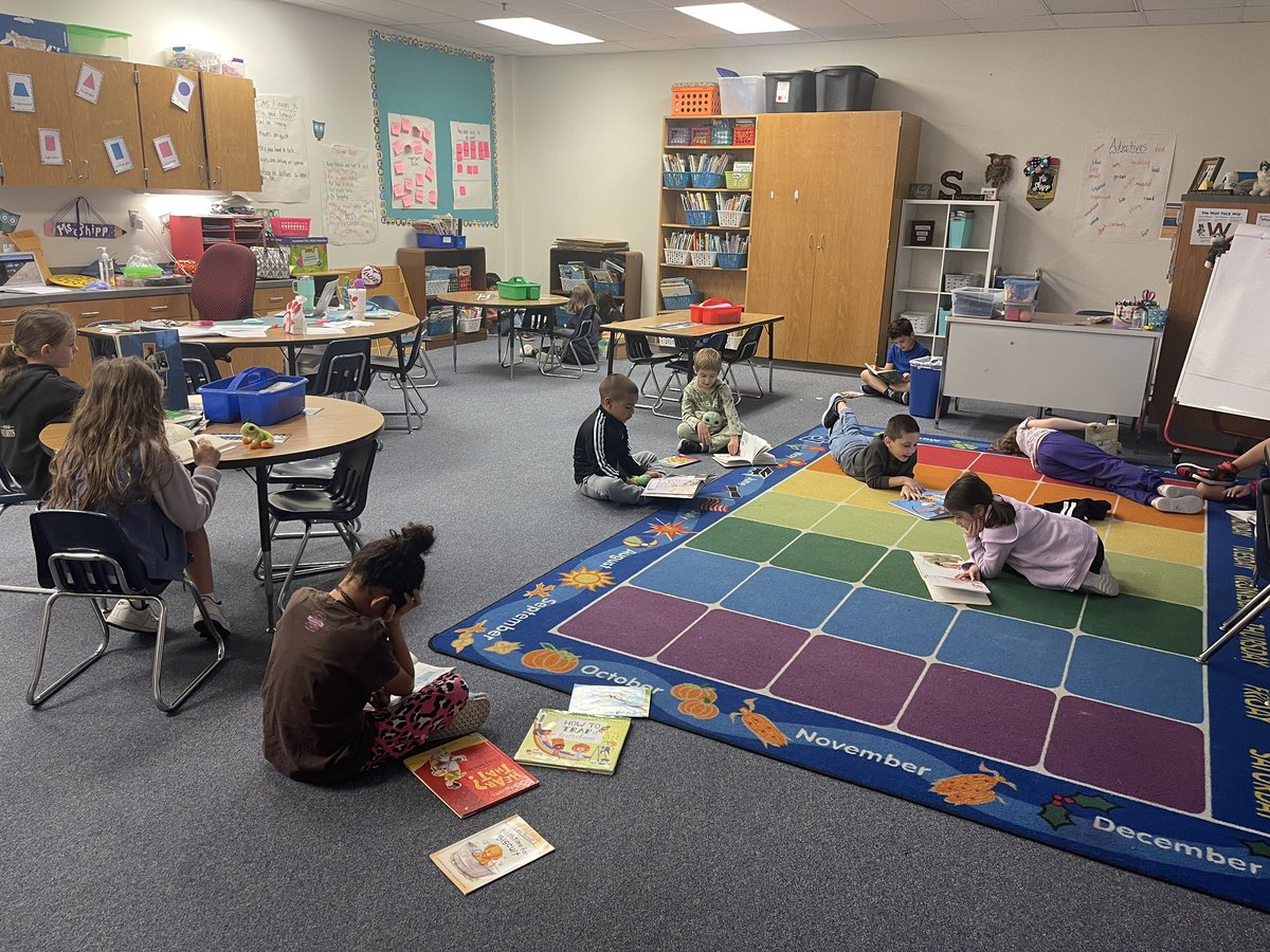 Taking some time to enjoy books this morning for National DEAR day! ❤️#slaughterstrong2223 #mymisdreads #nationalDEARday #readingiscool