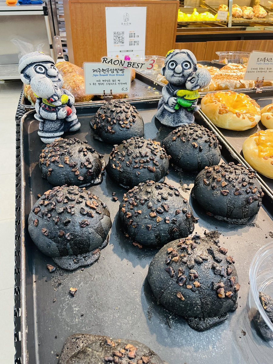 j_han0807's tweet photo. 라온베이커리
찹쌀소보로 꼭먹어라 흡🫢😭

#종한아_여기마싯종한 https://t.co/W7q0j18WJR