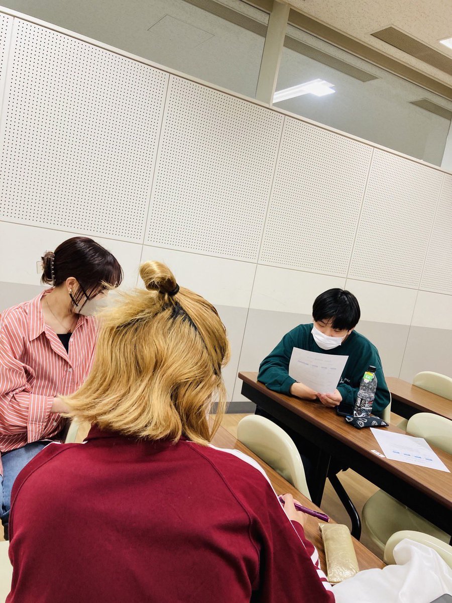 ESS_kangai's tweet photo. 各セクション沢山の体験入部ありがとうございました！！
また今週金曜日の18:30からやってるのでお待ちしております！！
まだ今年度一回目なので留学生や部員が少なかったですが各自留学から戻ってきたりと留学生も部員も増えていくと思います！！
#関西外大
#春から関西外大
#関西外大ess https://t.co/4lSfWXBJCy