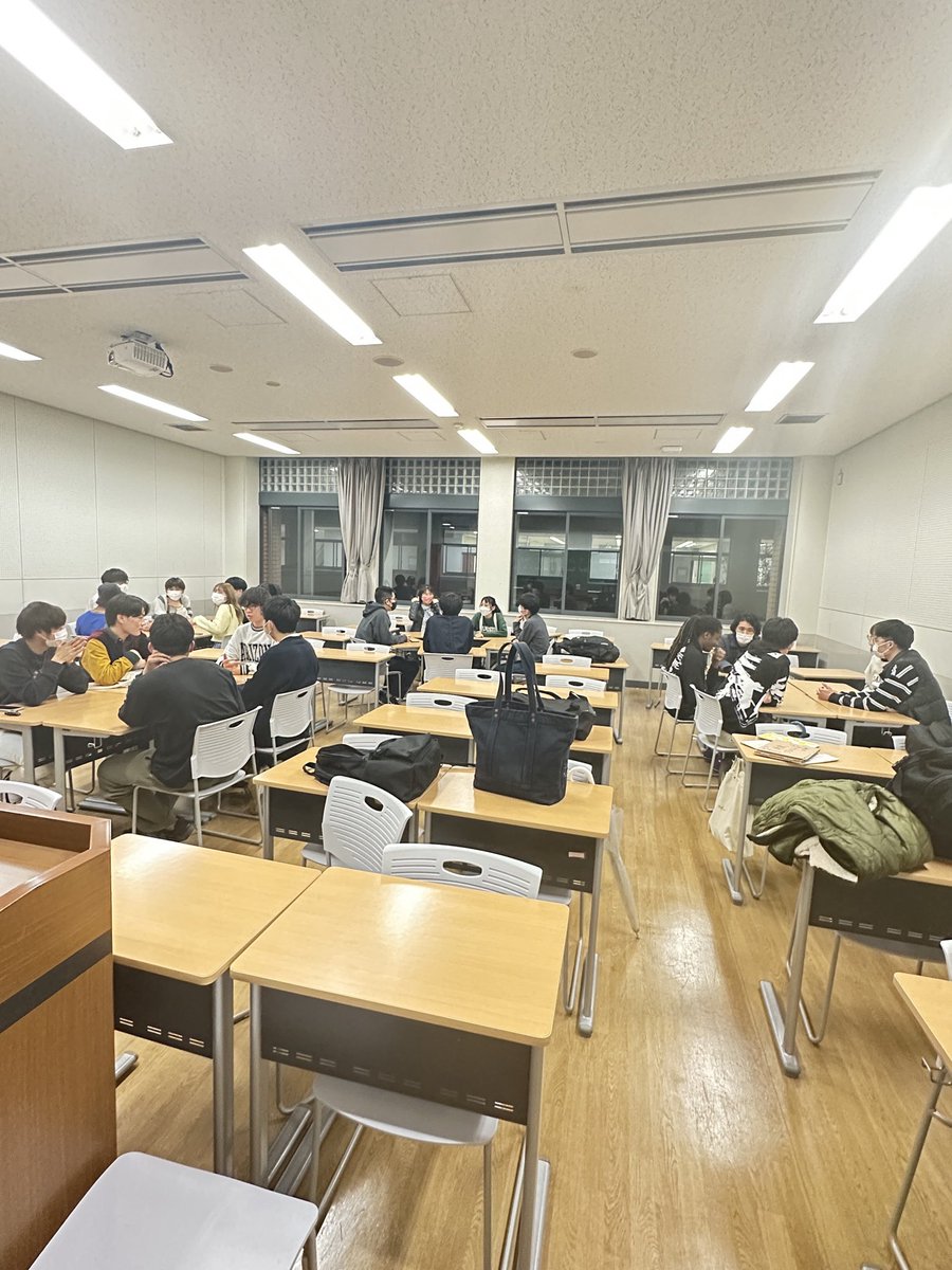 ESS_kangai's tweet photo. 各セクション沢山の体験入部ありがとうございました！！
また今週金曜日の18:30からやってるのでお待ちしております！！
まだ今年度一回目なので留学生や部員が少なかったですが各自留学から戻ってきたりと留学生も部員も増えていくと思います！！
#関西外大
#春から関西外大
#関西外大ess https://t.co/4lSfWXBJCy