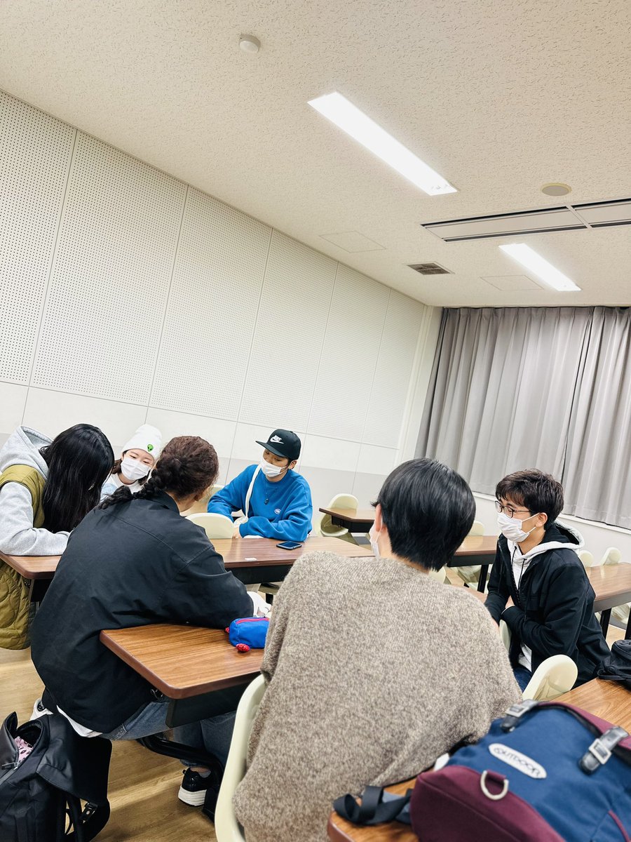 ESS_kangai's tweet photo. 各セクション沢山の体験入部ありがとうございました！！
また今週金曜日の18:30からやってるのでお待ちしております！！
まだ今年度一回目なので留学生や部員が少なかったですが各自留学から戻ってきたりと留学生も部員も増えていくと思います！！
#関西外大
#春から関西外大
#関西外大ess https://t.co/4lSfWXBJCy