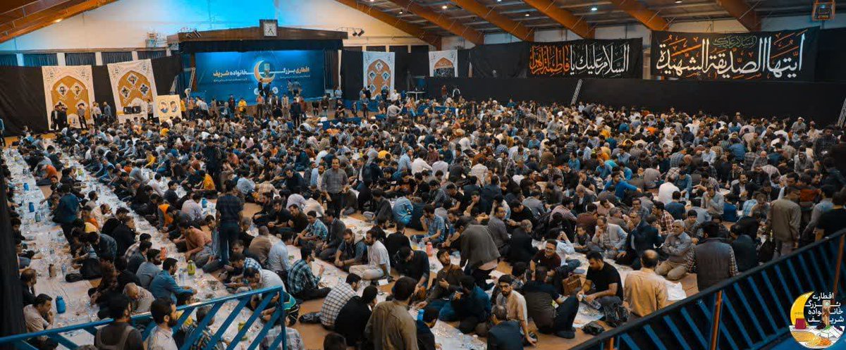 Fatemi_pour's tweet photo. مراسم افطاری خانواده بزرگ شریف 

برخلاف جریانی که می‌خواهد اقلیت فحاش را جریان غالب دانشگاه معرفی کند،ایمان واعتقاد به مبانی دینی در فضای دانشگاه‌های ما غلبه دارد...
#تبیین https://t.co/KnjfmQPHSe