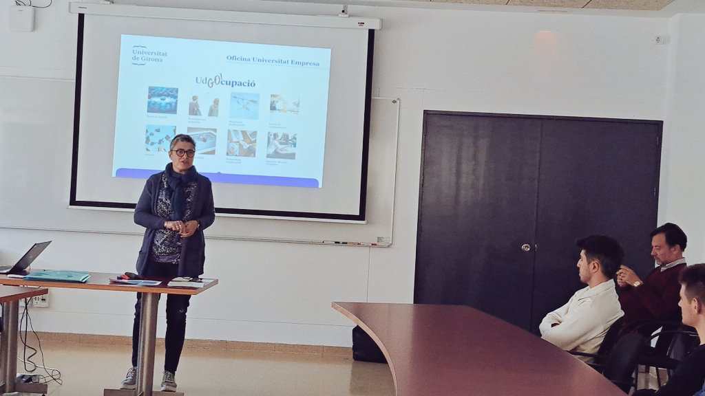 MLuisaGRomeu's tweet image. Sala de juntes de la @UdGPolitecnica plena. Última sessió de l'edició pre @ForumEPS  del curs Busca el teu talent: estudiants #GINSA,#GETI, #GEM,#GEE. De nou amb la participació de @UdGCompromis, @EEL_EPS i @UdGOcupacio .çç. #AprenEPS. Gràcies Antonio, Oriol, Núria, Jordi.