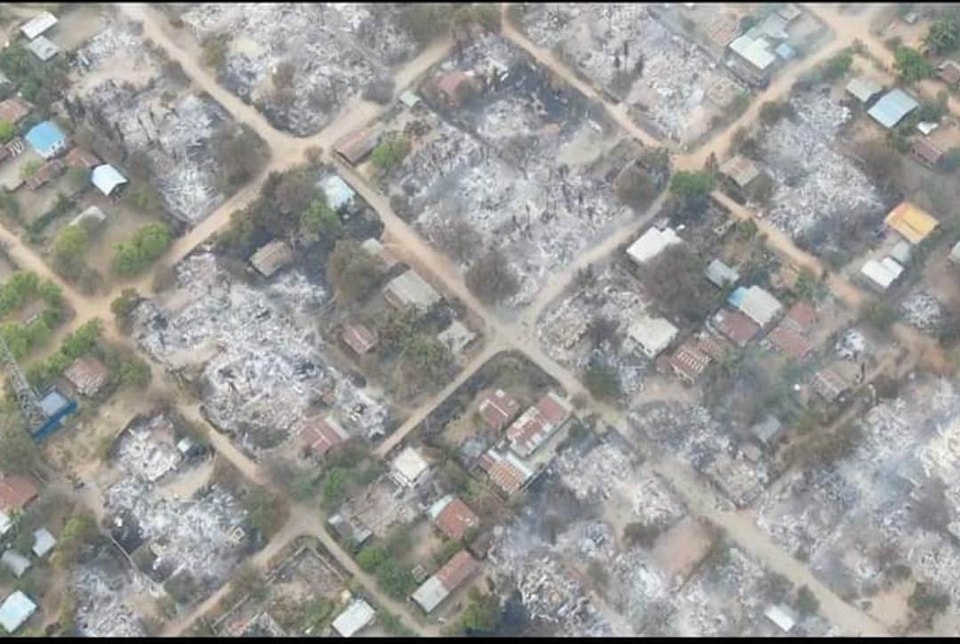 nslwin's tweet photo. On April 11th, Myanmar junta soldiers set fire to houses in Kin village in Mandalay region's Madaya Tsp. 170 houses were burnt to ashes.

Killing, burning, arresting, and other forms of persecution continue to occur daily throughout Myanmar. Does the world truly care? https://t.co/kqBc5qRZn9