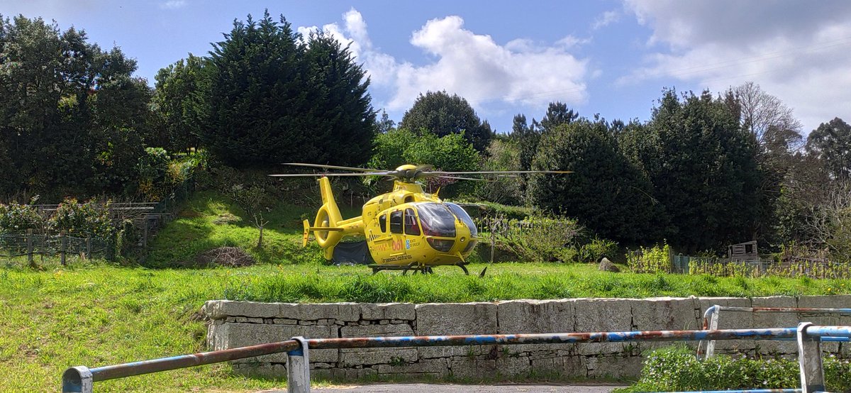 Colaborando con #061 y <a href="/HelicoSantiago/">Helico de Santiago</a>  en traslado de persona con dolor en el pecho, hacia hospital de Santiago