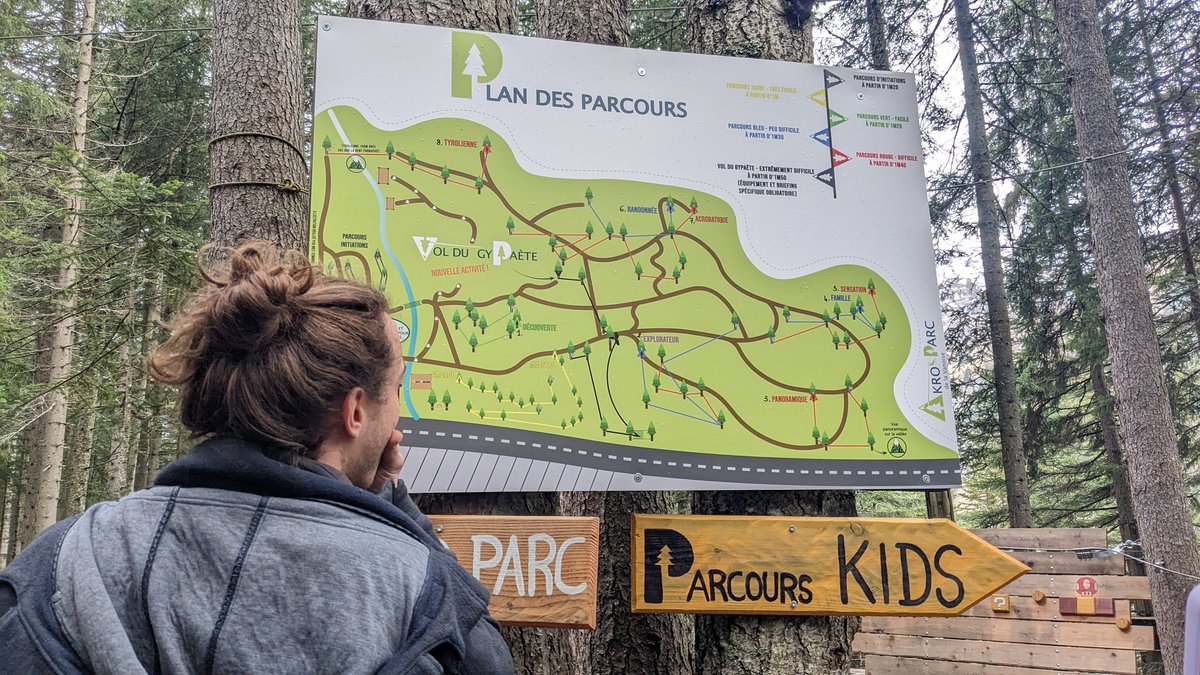 mchambru's tweet photo. 🌳 Nous voilà de retour en #forêt cet après-midi pour faire du marquage de points GPS pour connaître l'emprise d'un accrobranche qui sera notre terrain d'enquête cet été... ensuite les croiser avec d'autres données
#DFCMgre https://t.co/Y1abXreXxV