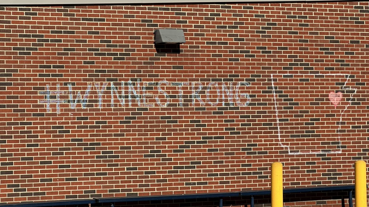 heythreej's tweet photo. Wynne, AR Intermediate School Chaulk Art for students returning back after significant storm damage to city #wynnestrong #arstrong #wynne #arkansas #backtoschool @KARK4News @FOX16News @NBCNightlyNews https://t.co/cJFxgfTDwY