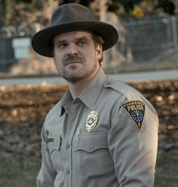 auroraborxalis's tweet photo. david harbour x ( pedro pascal )

dos tipos duros™️ que acaban haciendo co-parenting de una niña 
o dos padres solteros que no se aguantan pero sus hijas se hacen amigas 

la trama puede ser tanto con el mundo en condiciones normales o post-apocalíptico https://t.co/iPiBsdTr0v