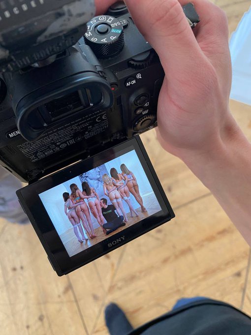 Hide your butt 😅 https://t.co/g1mog2Ywu2<a href="/tag/%D0%BD%D0%BE%D0%B2%D1%8B%D0%B9%D0%B0%D0%B2%D0%B0%D1%82%D0%B0%D1%80"class="tags"><span>#новыйаватар</span></a>