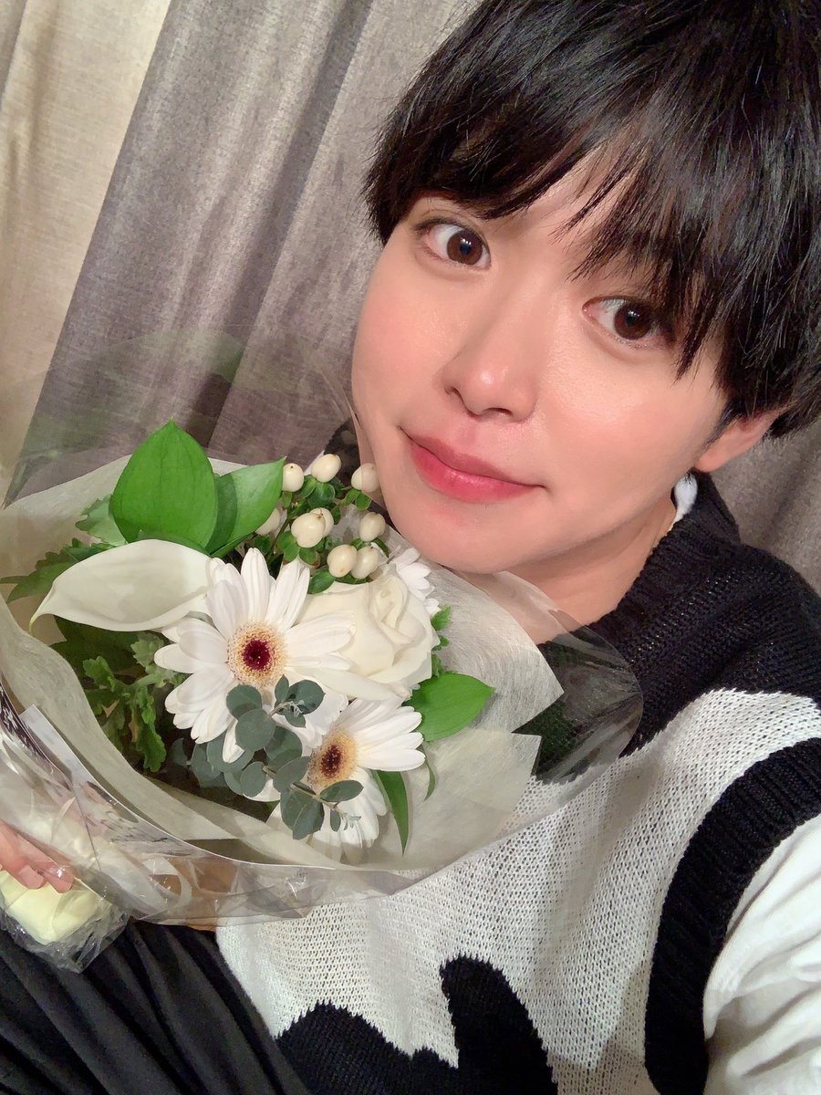 ninosuke0424's tweet photo. 本日は『MODIS渋谷店』さんにて
#特撮Boyz フリーライブへお越し頂きありがとうございました🌈✨

後ろまで沢山の方々が来てくださり熱い45分ライブになりました🔥🔥

これからも沢山元気届けます‼️

そして誕生日のお花ありがとう💐 https://t.co/kDOVUQJ6mS