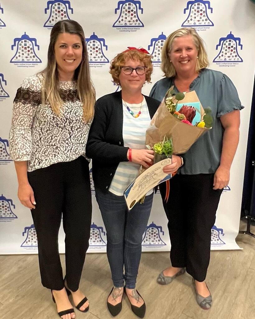 bensonbears1's tweet photo. Last night Benson honored Sharon Denes at the Coordinating Council Volunteer Awards. Sharon is our volunteer of the year! Thank you, Sharon for all you do for our school. We appreciate you! π»ππ» #BensonBears #ThisIsTUSD #VolunteerOfTheYear https://t.co/sfYAzGBgTY https://t.co/3cwRID1E8I