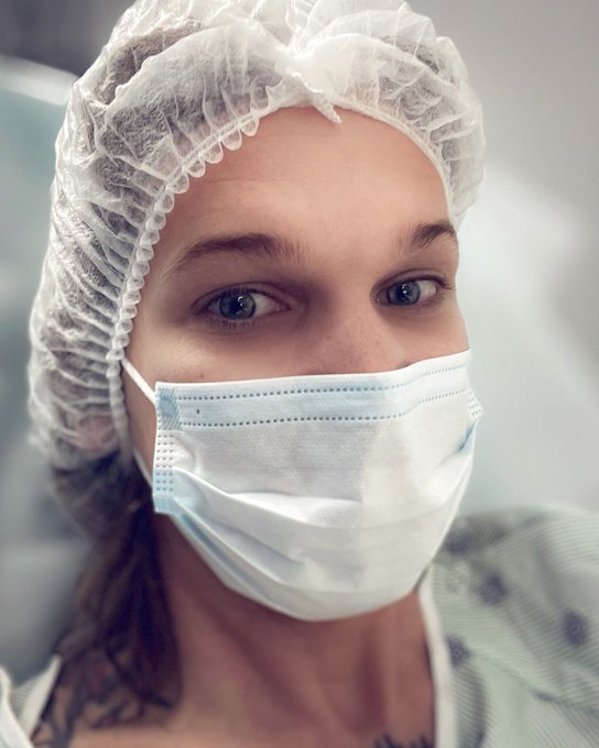 Waiting on my happy juice&hellip; 🤙🏼😺 Catch ya on the flip. 😎 https://t.co/tGiqHe6q6k<a href="/tag/happypridemonth"class="tags"><span>#happypridemonth</span></a><a href="/tag/pridemonth"class="tags"><span>#pridemonth</span></a><a href="/tag/hrt"class="tags"><span>#hrt</span></a>