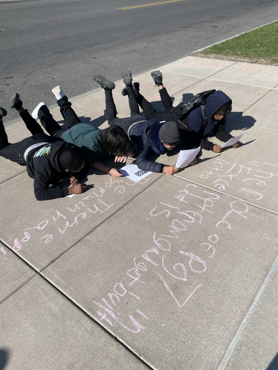 Taking advantage of the ☀️ and warm weather to practice restating the question on the sidewalks of Grant. <a href="/GrantGatorsSCSD/">GrantSCSD</a> <a href="/SyracuseSchools/">Syracuse City School</a> #hardwork #testprep #ELA