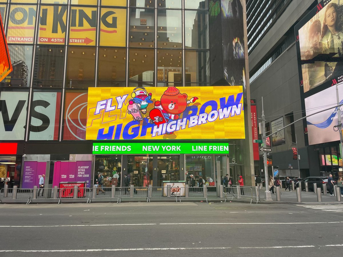 Azuki's tweet image. You'll see a few familiar BEANZ on the billboard above the LINE FRIENDS flagship store in Times Square this week!  

Show us your favorite BEANZ and LINE FRIENDS characters below 💜💚  

Stay tuned for more — we're toying with a few ideas for what could come next 👀