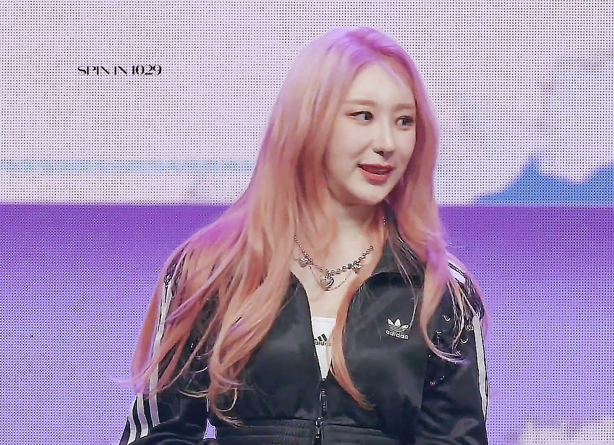 채연이 진짜 너무 이쁘다... 

[저화질 사진보정] 

#이채연 #LEECHAEYEON #OverTheMoon #KNOCK #WM