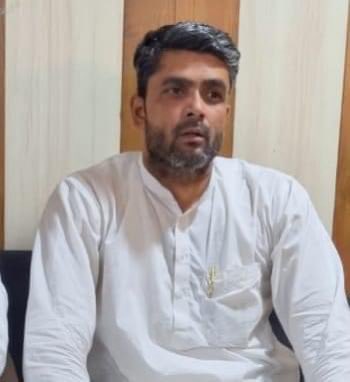 SharjeelUsmani's tweet photo. #ReleaseAtaullahKhan
He, along with a few others, led the protest demanding Monu Manesar’s arrest and in return Congress government in Rajasthan arrested him. https://t.co/7XAuFYQ0VV