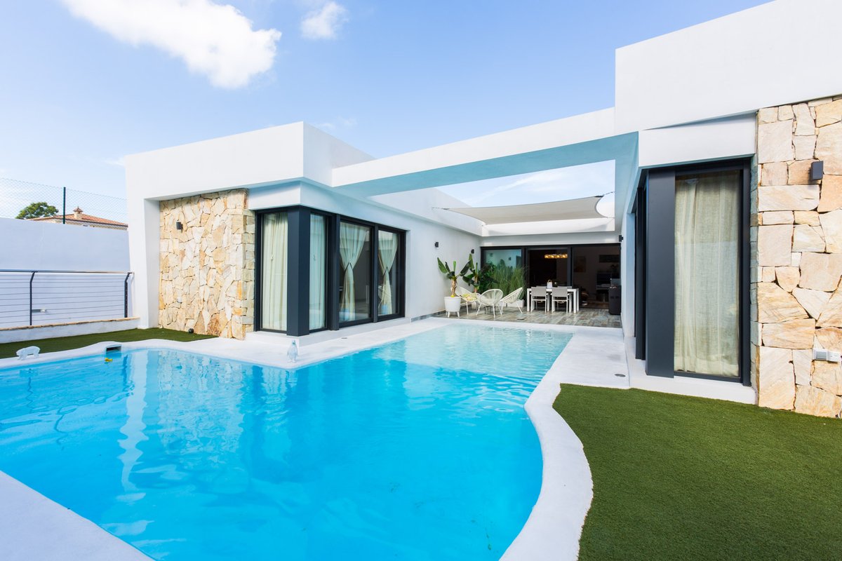 JaveaSales's tweet photo. Large modern #villa on a flat plot with the highest qualities in construction and technology. Well located in La Pedrera in a good residential area where there is tranquillity and discretion.
https://t.co/OvPGZuYKU0 https://t.co/5d9c5KHNyO