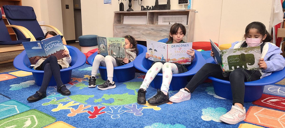 When you give students choice and they choose to read! ❤️ <a href="/DISD_Libraries/">Dallas ISD Libraries</a> <a href="/HBGonzalezPLA/">Henry B. Gonzalez PL Academy</a>