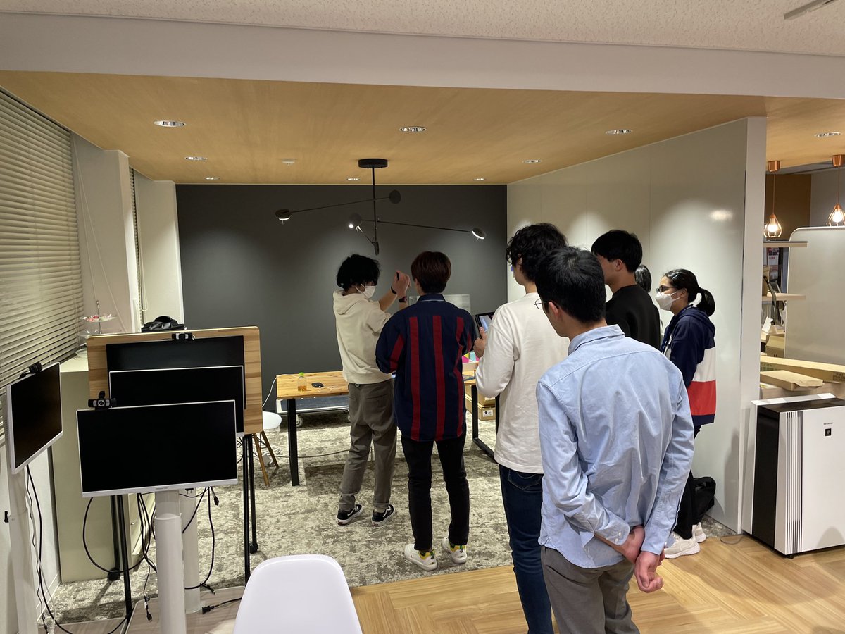 今日は九州大学のQRECとエンジニアカフェ関連のお誘いで、 #福岡XR部 の有志で学生さん向けのXR体験会。まさかの40人超えの参加者でしたが、なんとか楽しんでもらえて良かった！