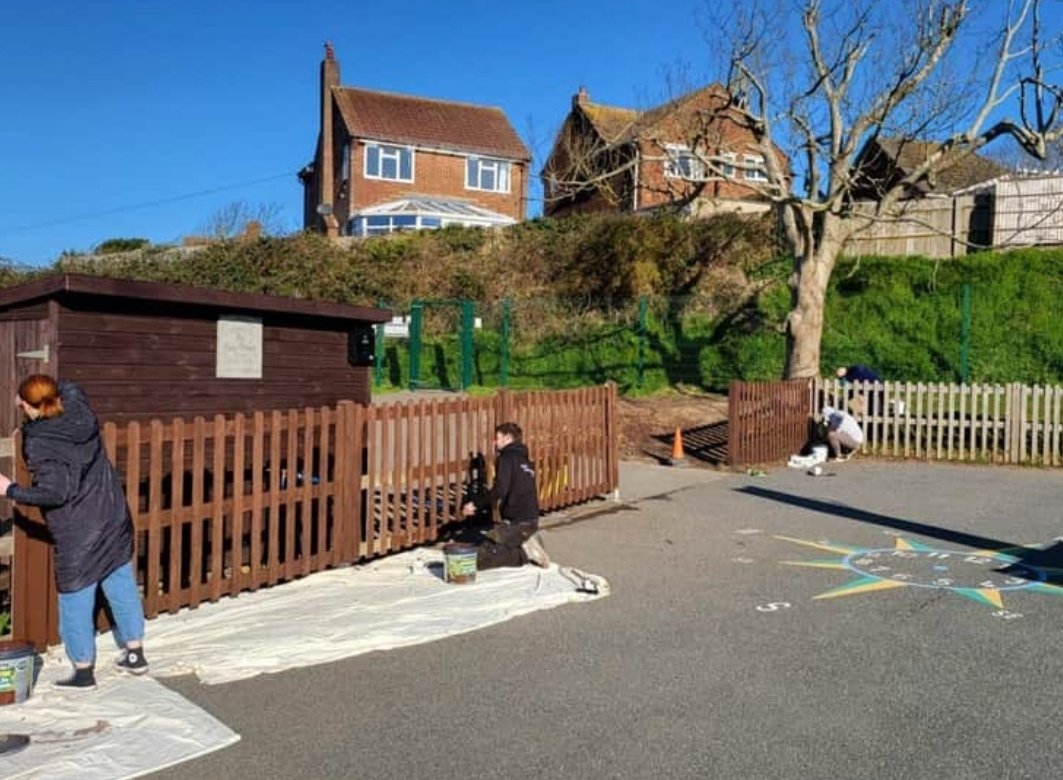 You may notice next week that the school has had its fences painted. They look amazing!
We would like to thank the 10 <a href="/TEConnectivity/">TE Connectivity</a> volunteers who volunteered for two days during the Easter break.

More information below 👇
sussexexpress.co.uk/news/hastings-…
