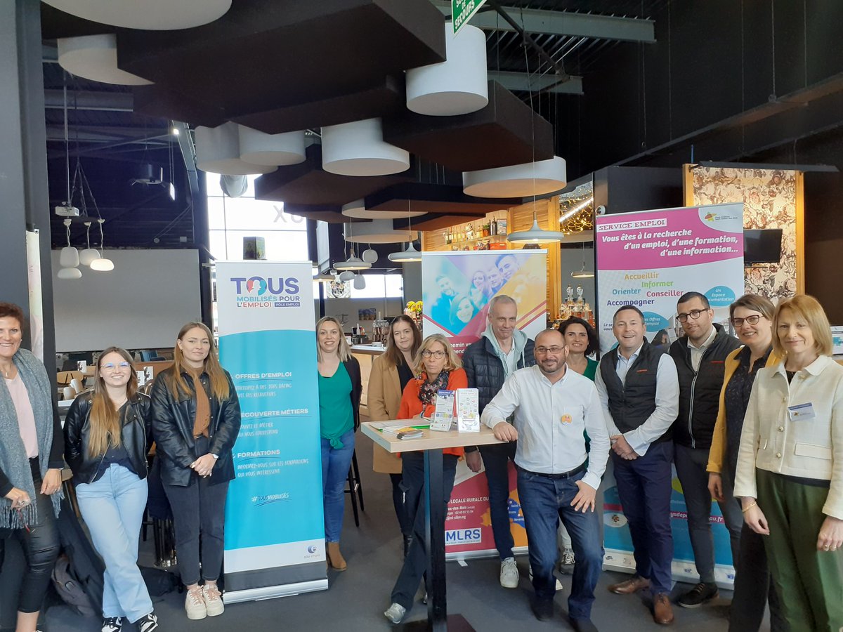 Mic_Chevalier's tweet photo. #Tousmobilises #Jobdating #RiveSud à #Pontchateau. Opération recrutement avec #Poleemploi Trignac ,la #MLRS ,7 enseignes et des candidats nombreux qui  ont repondu presents . #Cuisinella #burgerking #Boldowg #lagamelle #Leclerc #Ariva #But #Action https://t.co/gNjPVVrLtU