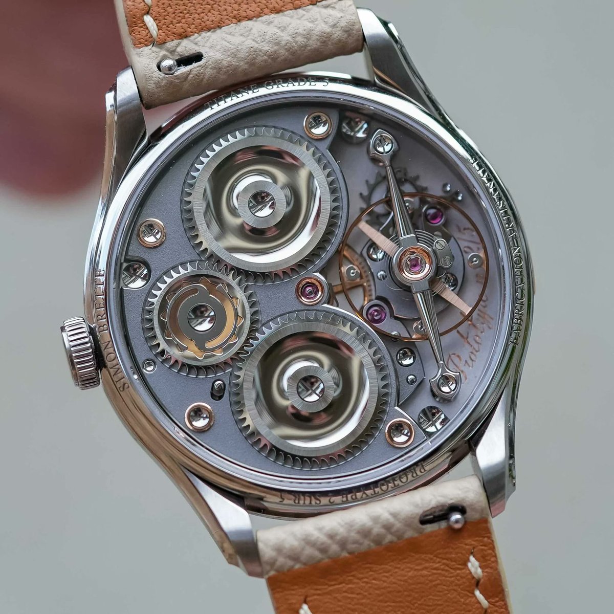 watchinterest's tweet photo. Simon Brette lance officiellement sa marque indépendante avec sa Chronomètre Artisans. 🇫🇷🇫🇷 https://t.co/oDZGnSgF0P