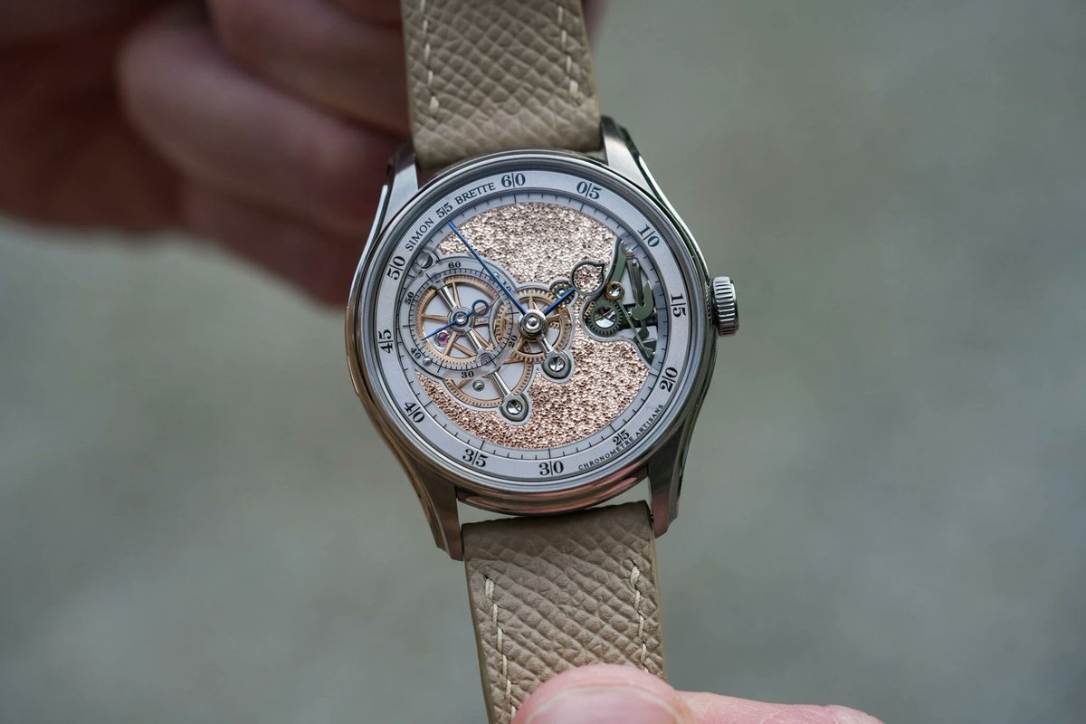 watchinterest's tweet photo. Simon Brette lance officiellement sa marque indépendante avec sa Chronomètre Artisans. 🇫🇷🇫🇷 https://t.co/oDZGnSgF0P