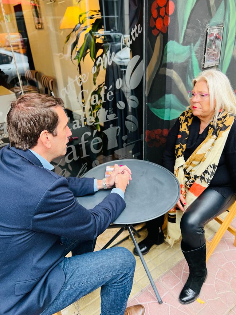 elisacarrio's tweet photo. Tomando un café con el candidato a gobernador @CerviPablo en Neuquén, conversando sobre el último tramo de la campaña. https://t.co/m14c5zgUyc