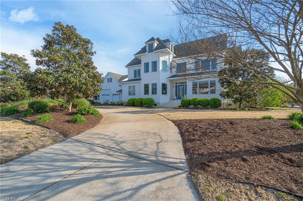 RWRealtyCo's tweet photo. Built with elegance and abundance in mind, you'll embrace the sights and sounds of the beach all year long.

4225 Sandy Bay Drive, VA Beach, VA 23455
Anna Staylor, Rose &amp; Womble Realty
https://t.co/rcTdyZ45Me https://t.co/71Ik19Y1ph