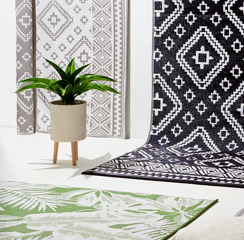 KilnerWayRetail's tweet photo. The g̶r̶e̶a̶t̶ gorgeous outdoors! 🌿

Transform your exterior with our stunning outdoor rugs starting from just £9.99 - shop in stores now 🛒

Which one would you go for?

#homebargains https://t.co/AEiVZl1nT3