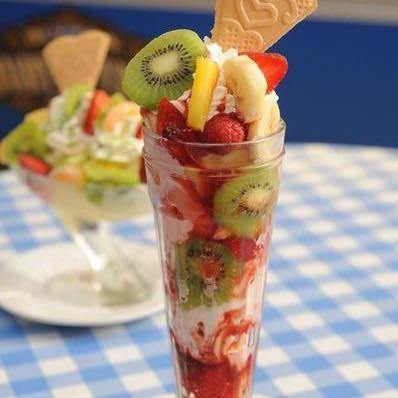 BLYTONIC's tweet photo. THIS WEEK'S DESSERT OF THE WEEK:

ICE CREAM SUNDAES

From classics Knickerbocker Glory to Make your own!

Over 30 varieties of ice cream sundaes available! https://t.co/YUK3zAoQaF