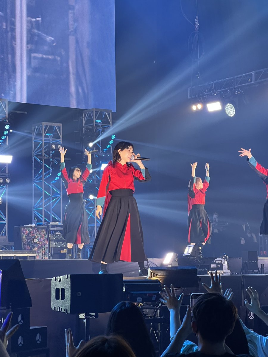 zenmai701's tweet photo. #UVERworldVSBiSH #UVERBiSH #UVERworld 
UVER world vs BiSH@横アリ。席も良かった。
初BiSH！込み上げくるものがありました^_^ドームも行きたい。。

UVERworldは今日もアツかった
Don’t think feel、誰が言った、在るべき形、EN。
清掃員&amp;クルーのImpactも熱かった。
GIANTKILLERS by UW！！ https://t.co/tRmIH10pM7