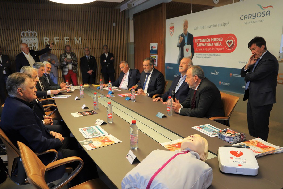 RFFM_oficial's tweet photo. ❤️ La RFFM ha acogido esta mañana el acto de presentación de la campaña 'Tú también puedes salvar vidas', puesta en marcha por el grupo @caryosa_group en favor de la cardioprotección https://t.co/iqxC5vfWYy
