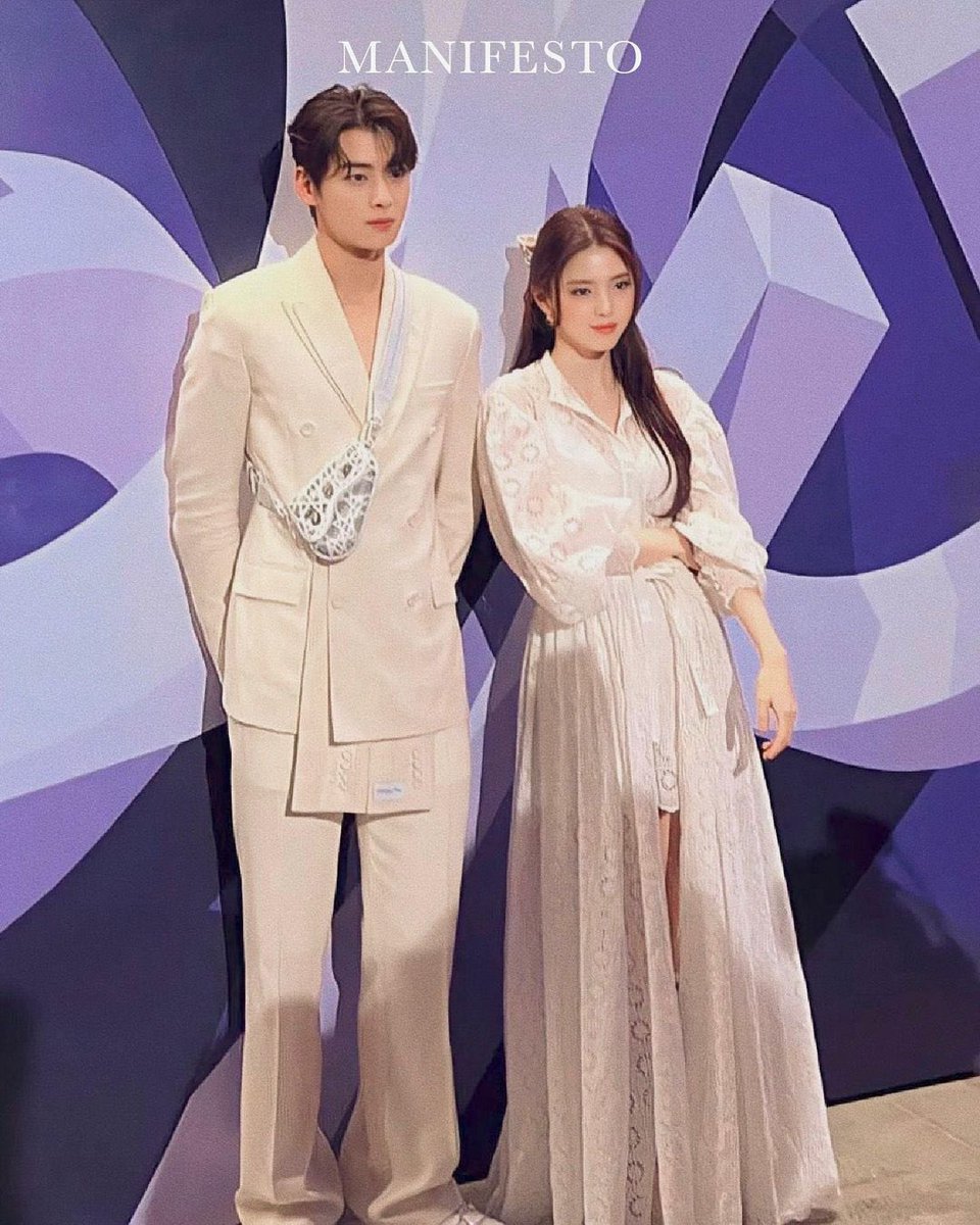 ⠀

Crescentia.⠀

Dalam rangka beberapa hari lalu Sara &amp; saya berulang tahun, ditambah hari ini dapet kejutan banget dari FC Pras dan Sara (#한소희 #차은우) 😭

Jadi aku mau giveaway sesuatu, rt aja. Khusus OCRP dan diundi secepatnya. #zonauang #zonajajan 

⠀