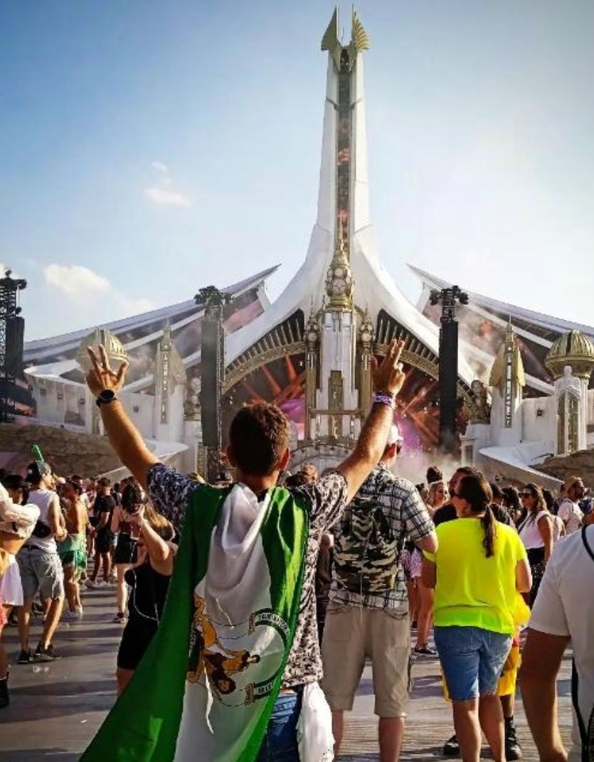 JLopez_DJ's tweet photo. @tomorrowlandnft A couple pics from last year's edition! https://t.co/PG8QEQg9gM
